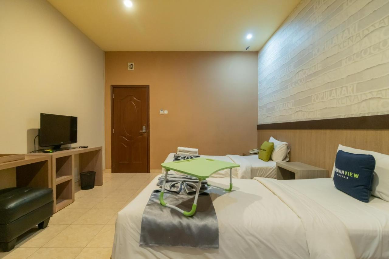 Urbanview Hotel Best Skip Palembang Exterior foto