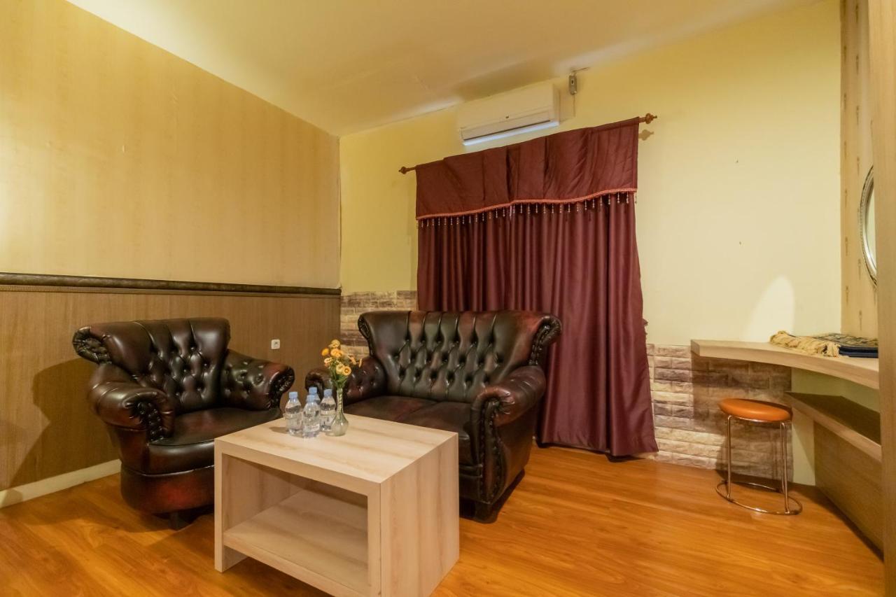 Urbanview Hotel Best Skip Palembang Exterior foto