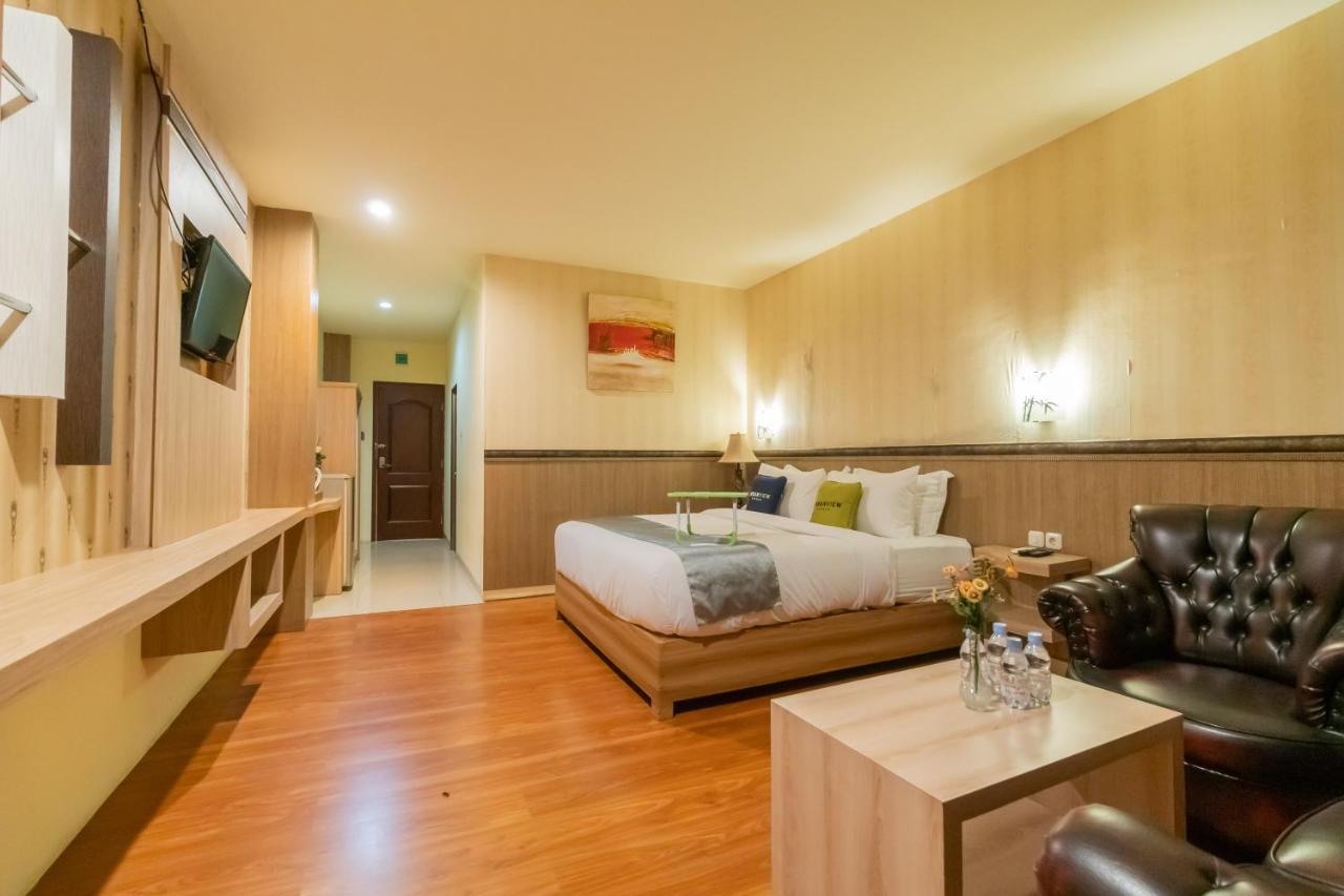 Urbanview Hotel Best Skip Palembang Exterior foto