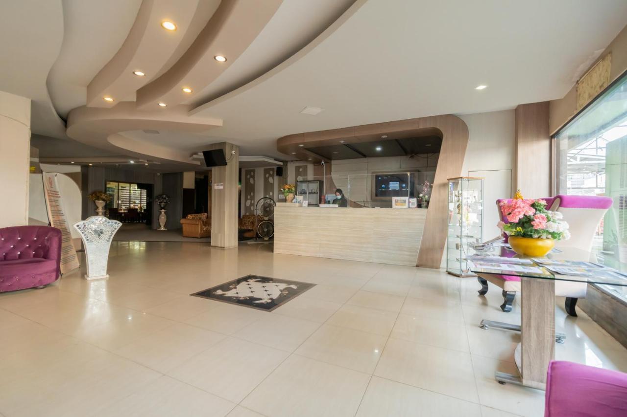Urbanview Hotel Best Skip Palembang Exterior foto