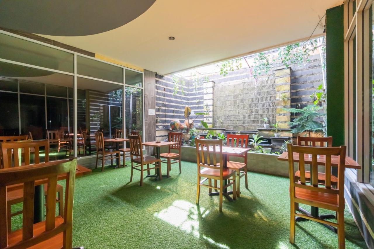 Urbanview Hotel Best Skip Palembang Exterior foto