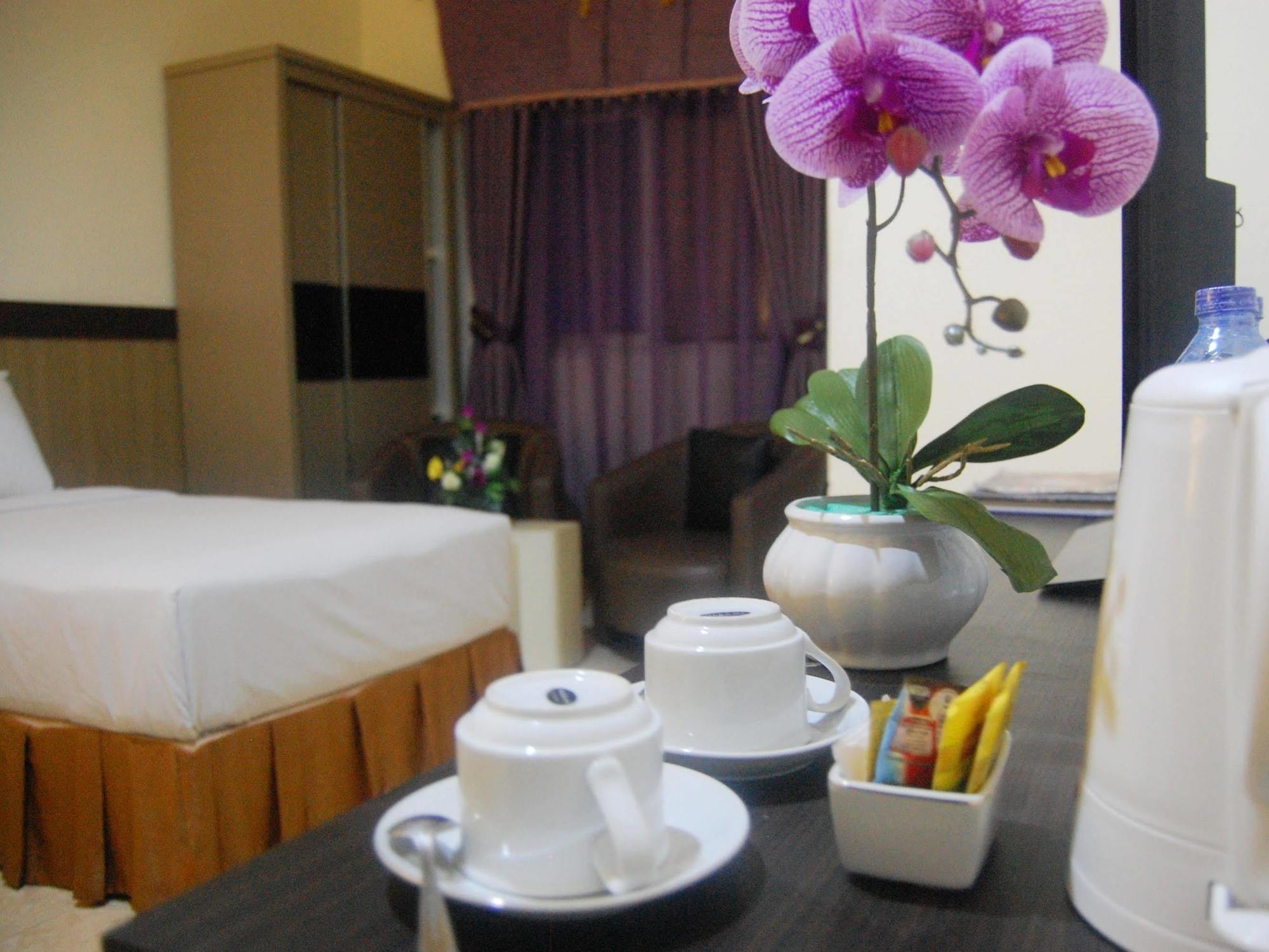 Urbanview Hotel Best Skip Palembang Exterior foto